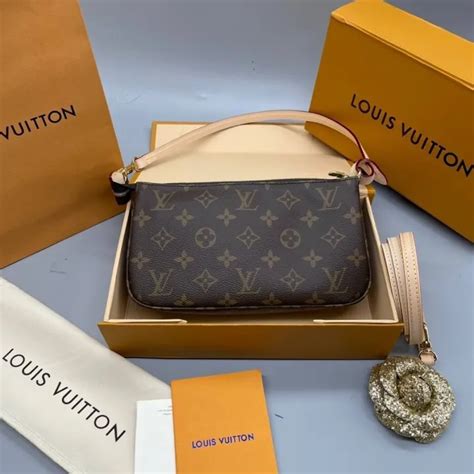 Louis Vuitton สะพายข้าง